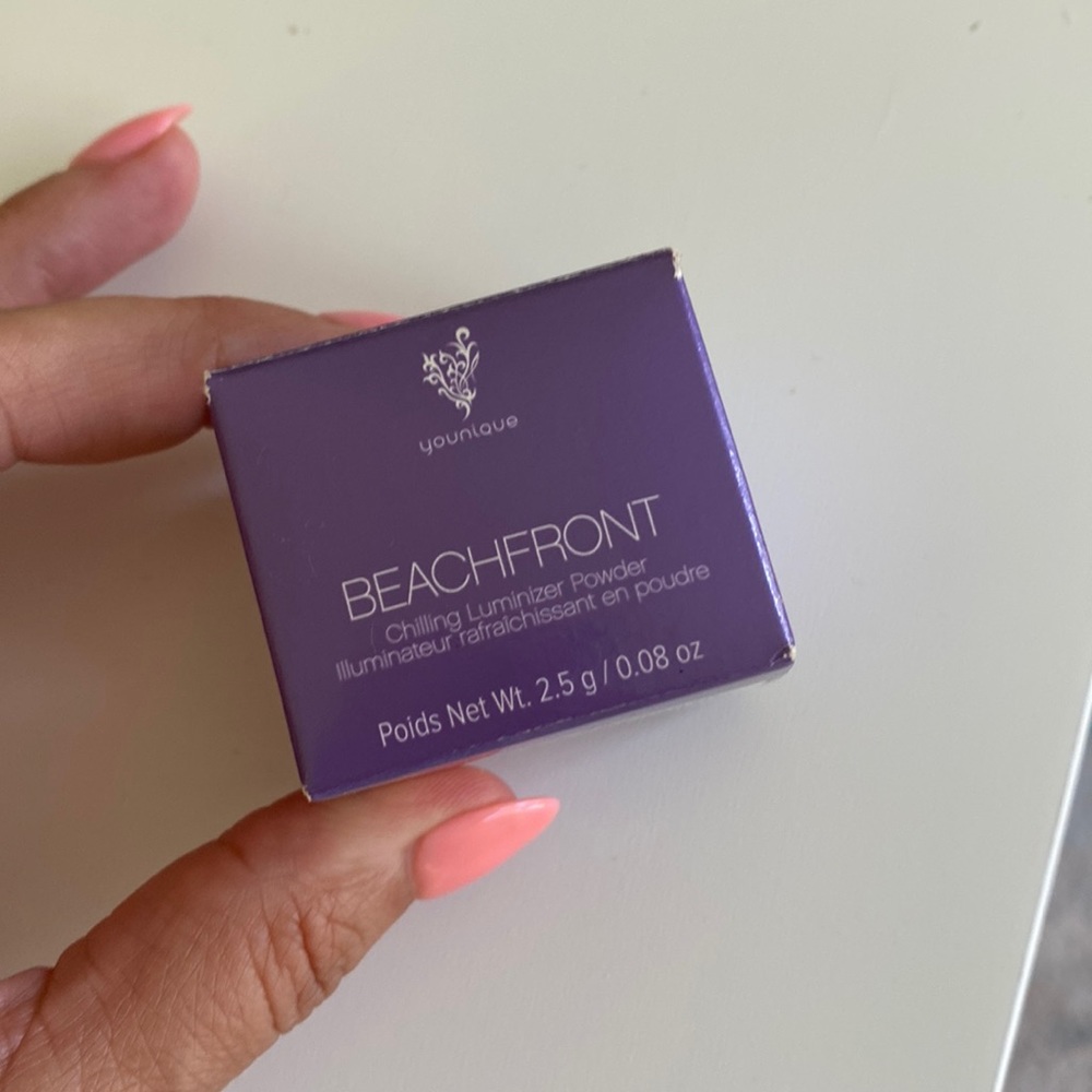 Beachfront, chilling highlight powder